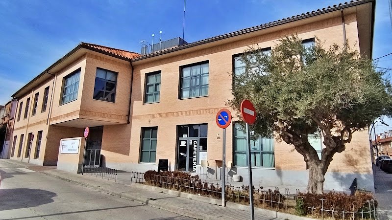 Centro-Municipal-de-la-Tercera-Edad-San-Nicolas-de-Bari