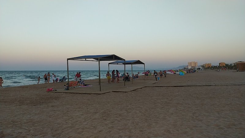 Acceso-para-discapacitados-a-playa-Daimuz-Cruz-Roja