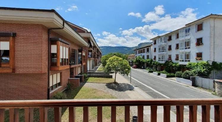 Casa-familiar-con-jardin-Arana-Etxea-EBI01207