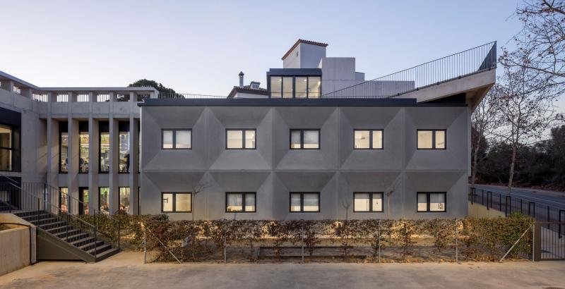 Exterior centro residencial colonia guell