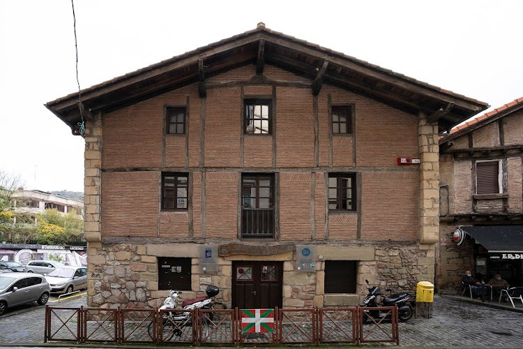 Larrotxene-Kultur-Etxea