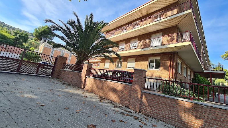 Residencia-Instituto-del-Desierto-de-Sarria