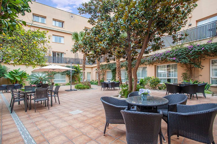 Sanitas-Residencia-de-Mayores-La-Seu